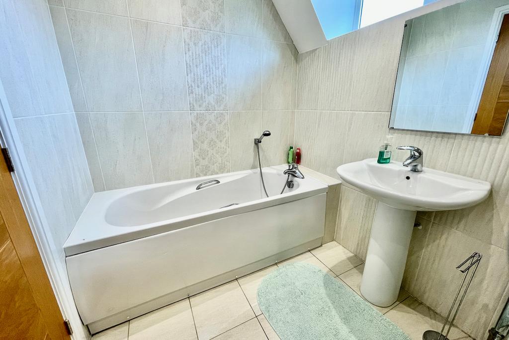 En-Suite Bathroom