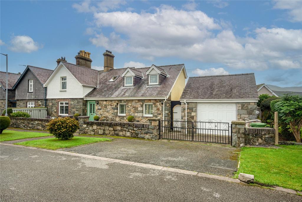 Llandygai, Bangor, Gwynedd, LL57 4 bed semidetached house £425,000