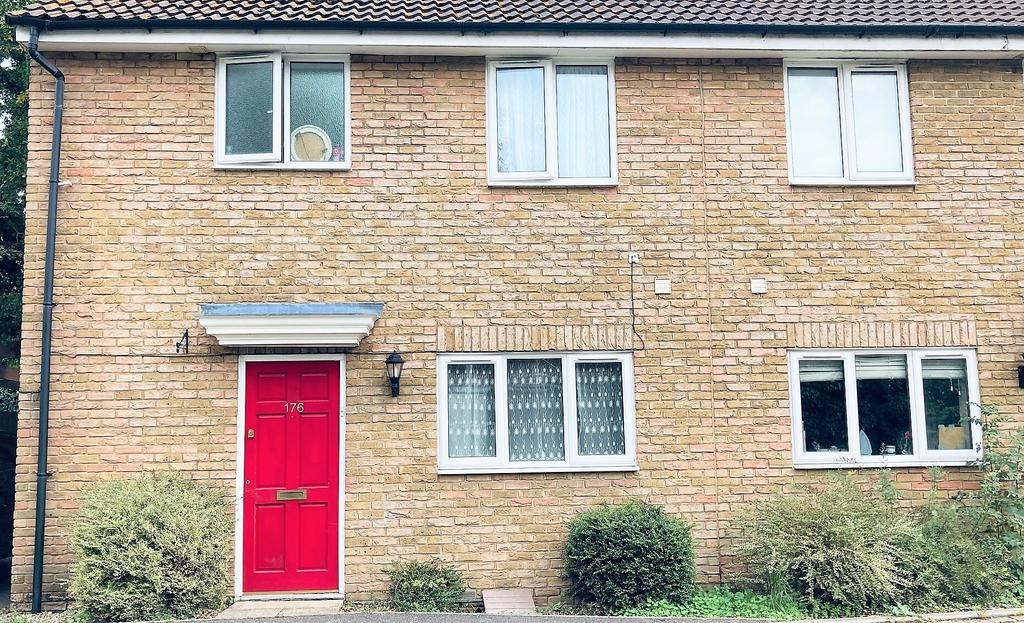 Cherwell Grove, South Ockendon. 3 bed semidetached house £1,350 pcm