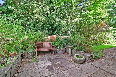 7 Windmill Close, Horsham, RH13 6BY