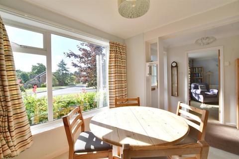 7 Windmill Close, Horsham, RH13 6BY