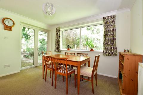 7 Windmill Close, Horsham, RH13 6BY