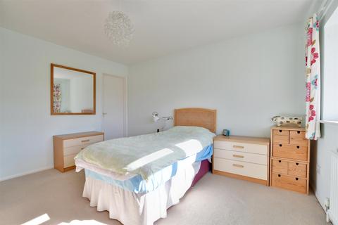 7 Windmill Close, Horsham, RH13 6BY