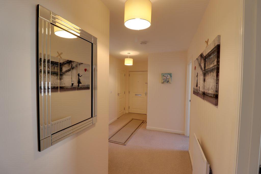 James Weir Grove, Glasgow G71 7PL 2 bed flat £158,000