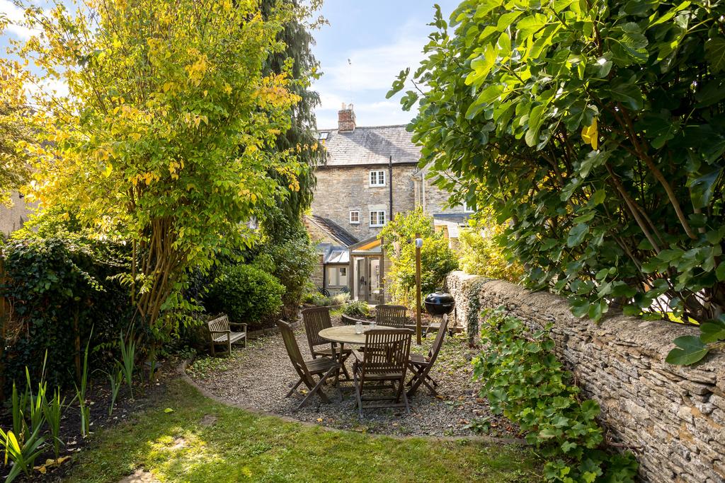 22 Gloucester Street, Cirencester, GL7 2 DG for...