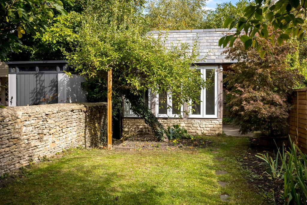 22 Gloucester Street, Cirencester, GL7 2 DG for...