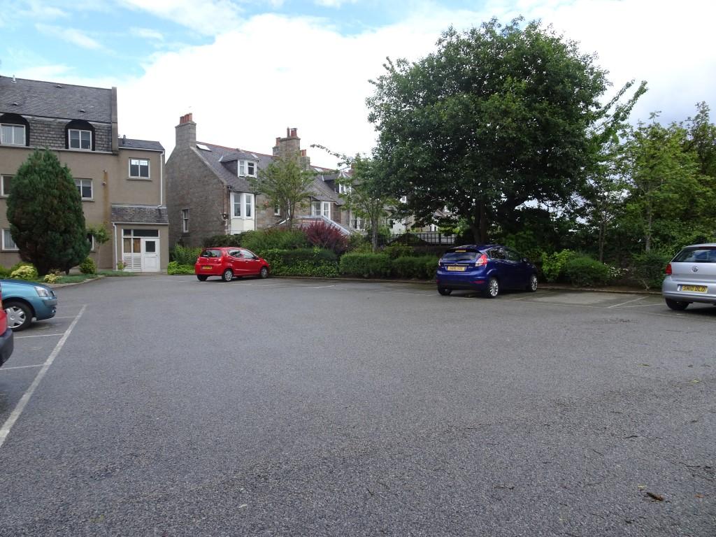 Whitehall Road, Aberdeen AB25 2 bed apartment £750 pcm (£173 pw)