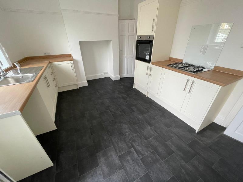 Frimley Drive, Bradford, BD5 9EP 2 bed terraced house £625 pcm (£144 pw)