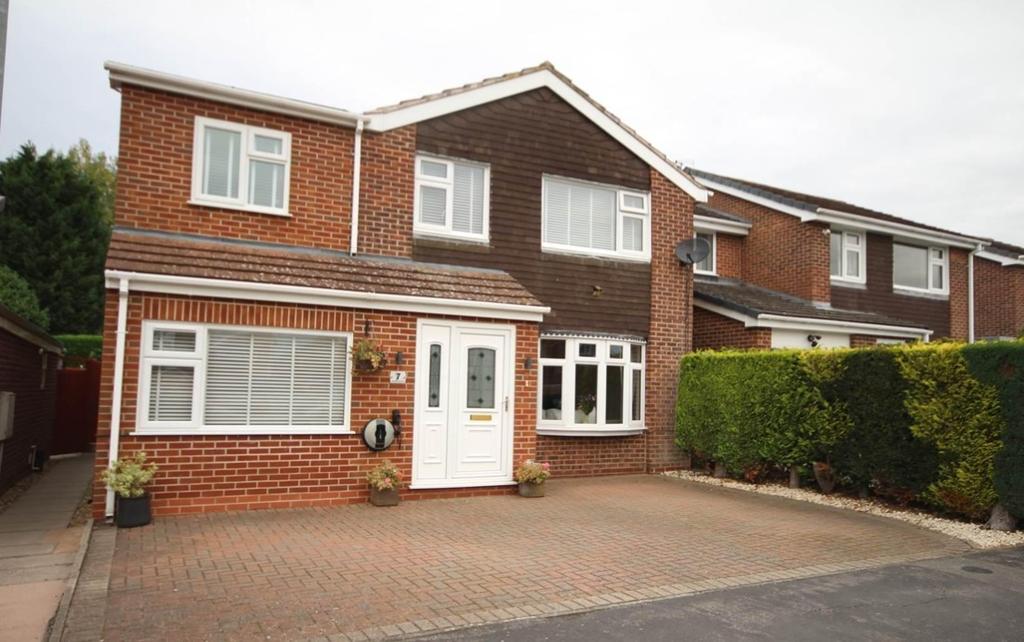Bickley Avenue,Melton Mowbray,LE13 1UN 4 bed detached house for sale