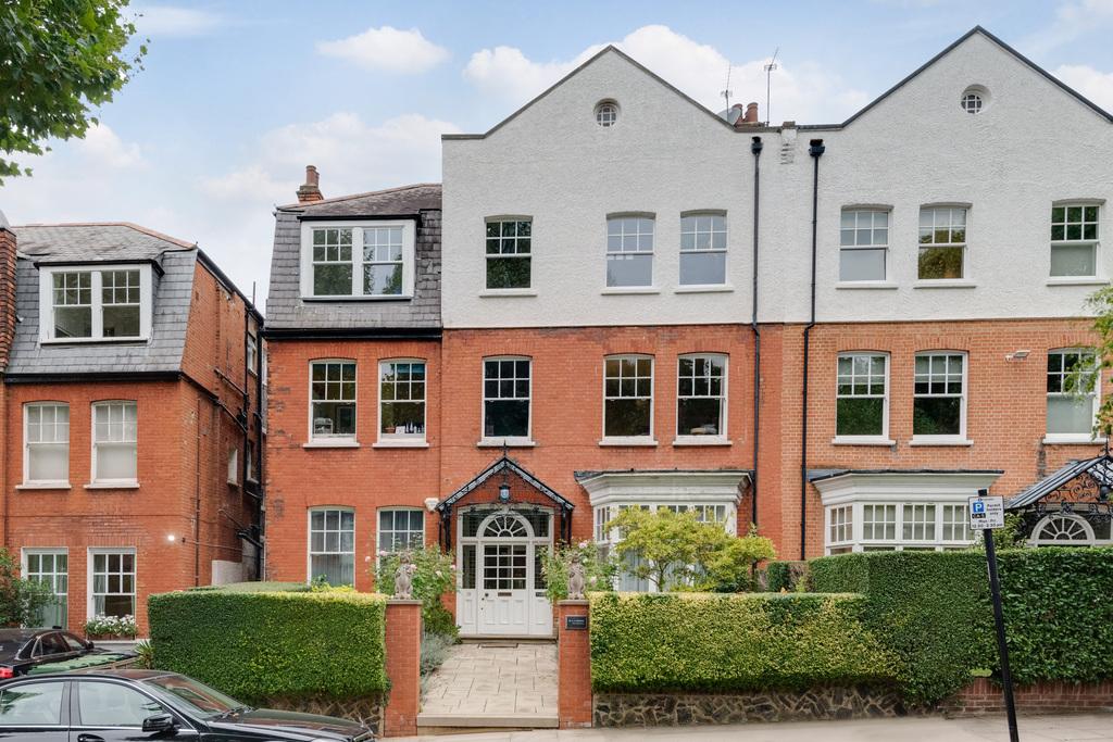 Heath Drive, London, NW3 3 bed flat £1,150,000
