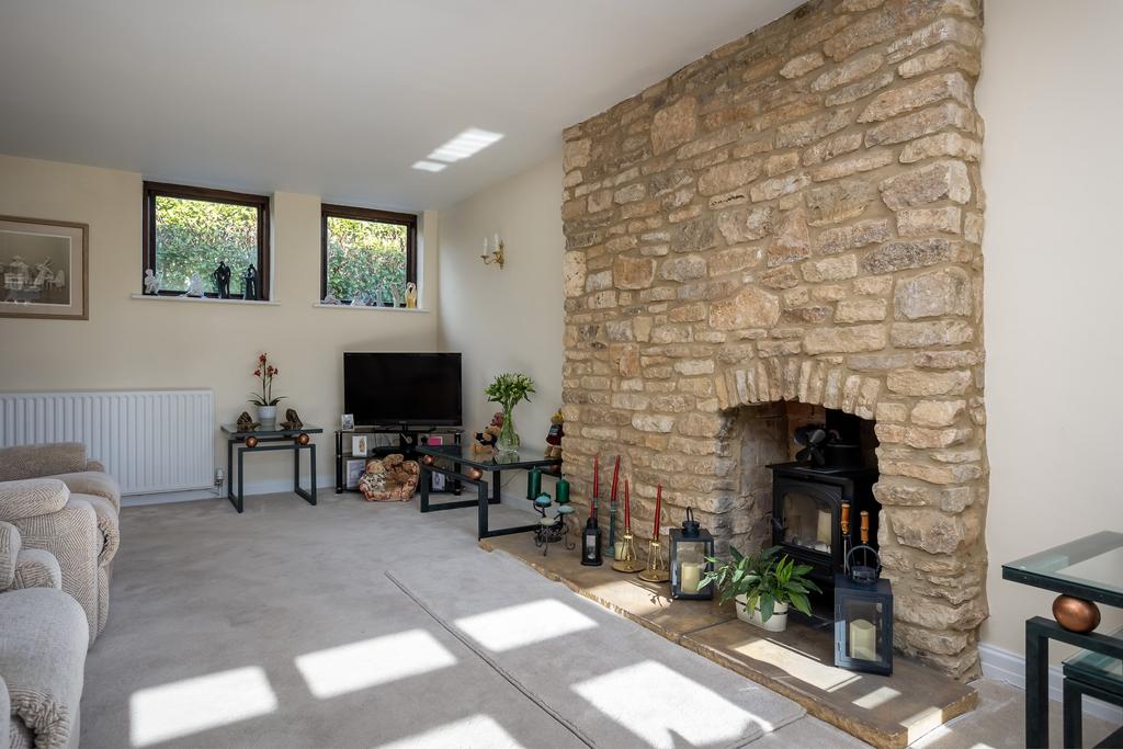Priors Court, Baunton GL7 3 bed semidetached house £485,000