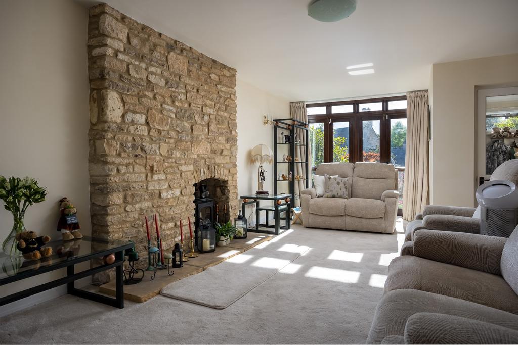 Priors Court, Baunton GL7 3 bed semidetached house £485,000