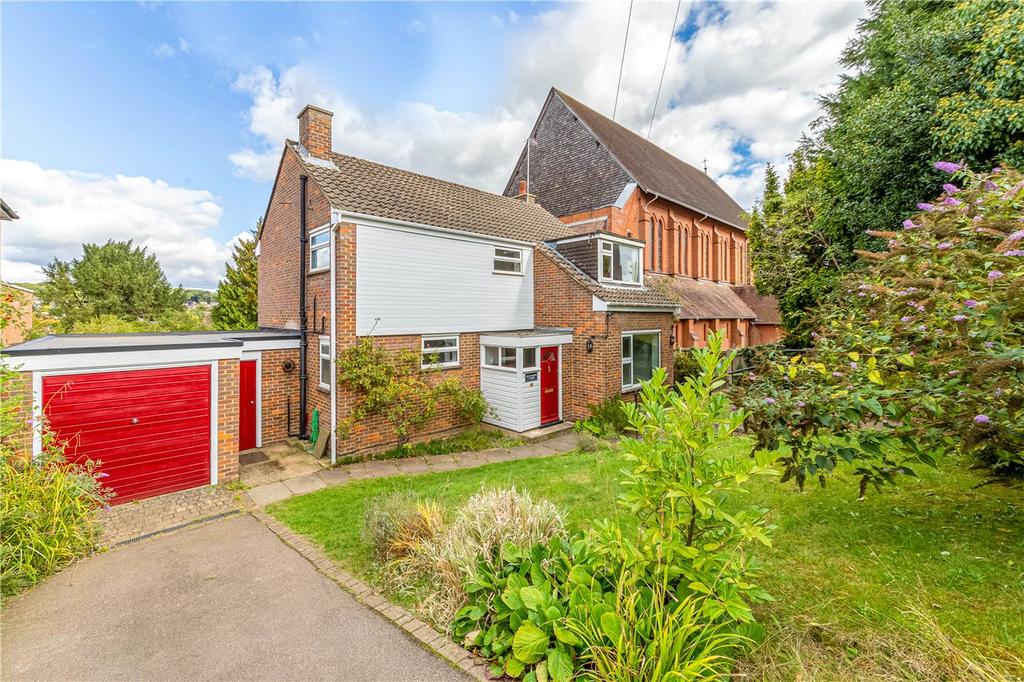Shrublands Road, Berkhamsted 4 bed detached house £2,450 pcm (£565 pw)