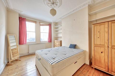 3 bedroom apartment to rent, Salisbury House, SW2