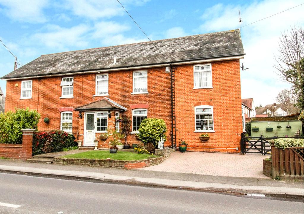 Brentwood Road, Herongate, CM13 3 bed semidetached house £650,000
