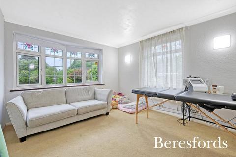 4 bedroom semi-detached house for sale, Brentwood Road, Herongate, CM13