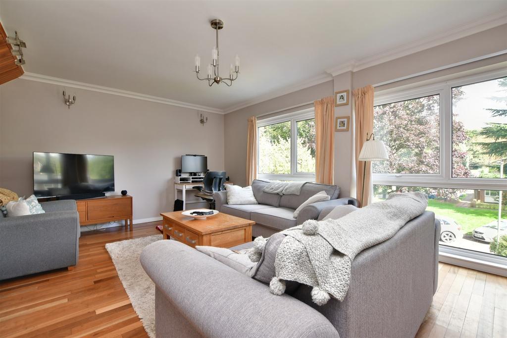 Greenwood Gardens, Caterham, Surrey 4 bed townhouse £525,000