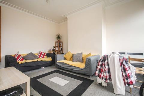 3 bedroom terraced house for sale - Woodside Place, Leeds, LS4