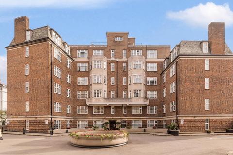 3 bedroom flat for sale, College Crescent, London, NW3
