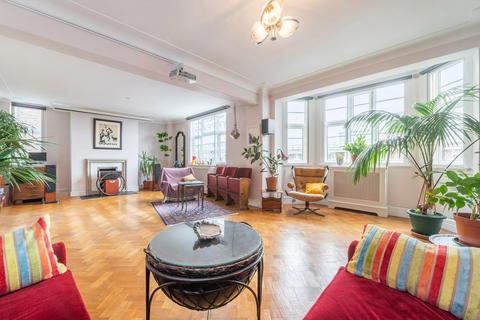 3 bedroom flat for sale, College Crescent, London, NW3