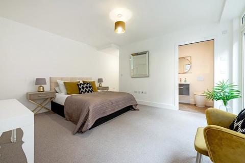 3 bedroom flat for sale - The London Mews, Edgewood Mews, Barnet, London, N3
