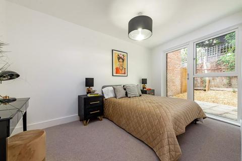 3 bedroom flat for sale - The London Mews, Edgewood Mews, Barnet, London, N3