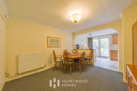 38 Cherry Tree Avenue, London Colney, St Albans, AL2 1RX