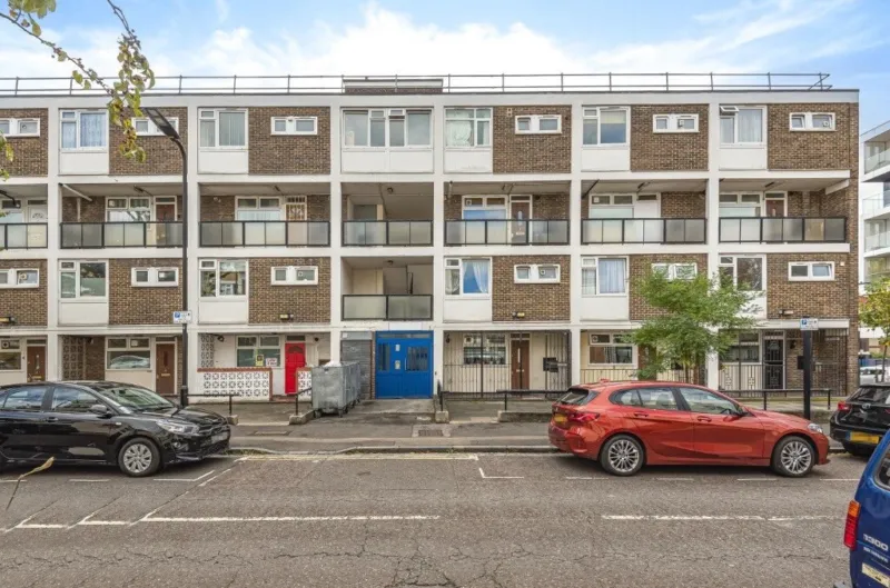 Hassett Road, London E9 3 bed £2,400 pcm (£554 pw)