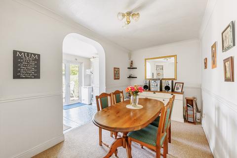 52 Saxon Drive, Acton, London, W3 0NR