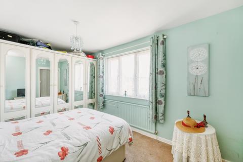 52 Saxon Drive, Acton, London, W3 0NR