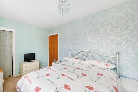 52 Saxon Drive, Acton, London, W3 0NR