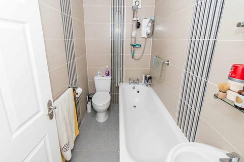 116 Waleton Acres, Wallington, SM6 8PY