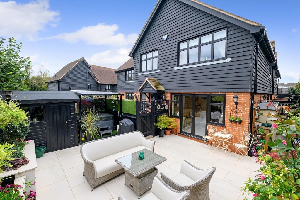 Alma Barn Mews, Orpington 3 bed semidetached house for sale £570,000