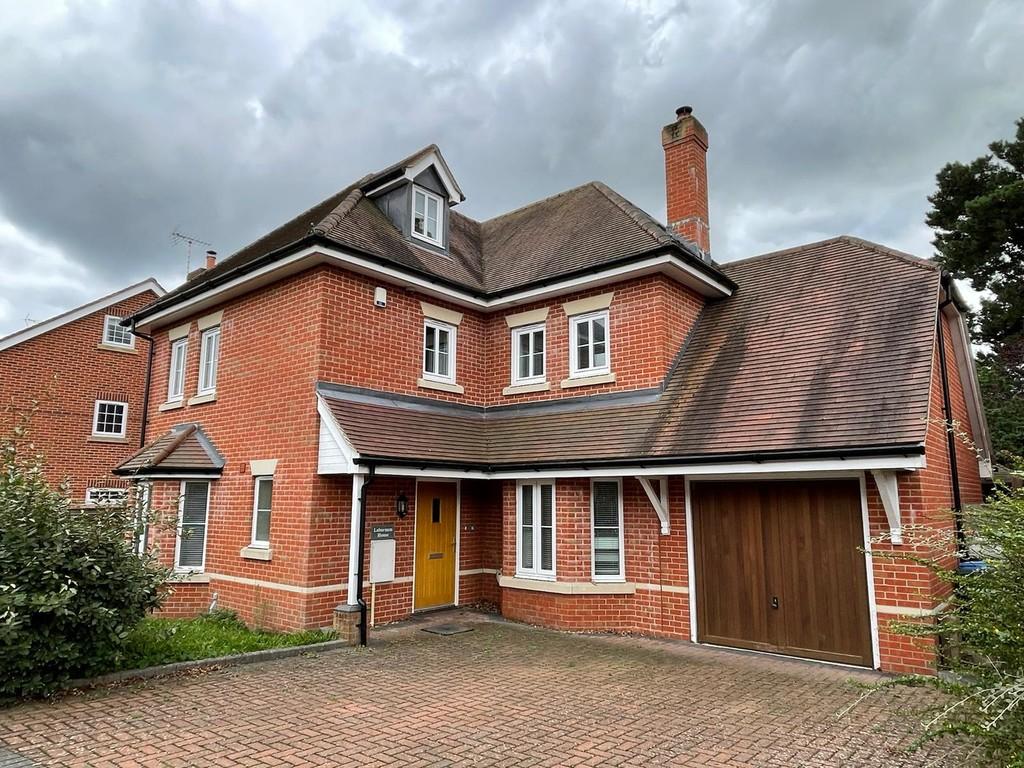 Chalford Grange, Fareham 5 bed detached house £2,350 pcm (£542 pw)