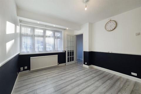 3 bedroom terraced house to rent, Second Avenue, Dagenham, Essex