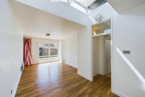 2 bedroom maisonette for sale, Peach Street, Wokingham