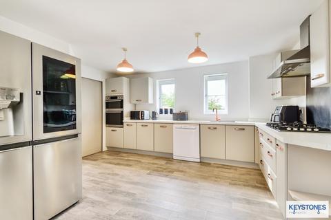 21 Litten Close, Collier Row, Romford, RM5 2LG