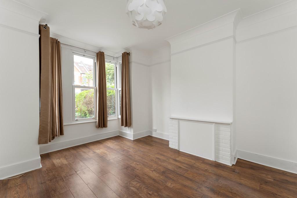Dangan Road, Wanstead 3 bed terraced house £2,200 pcm (£508 pw)