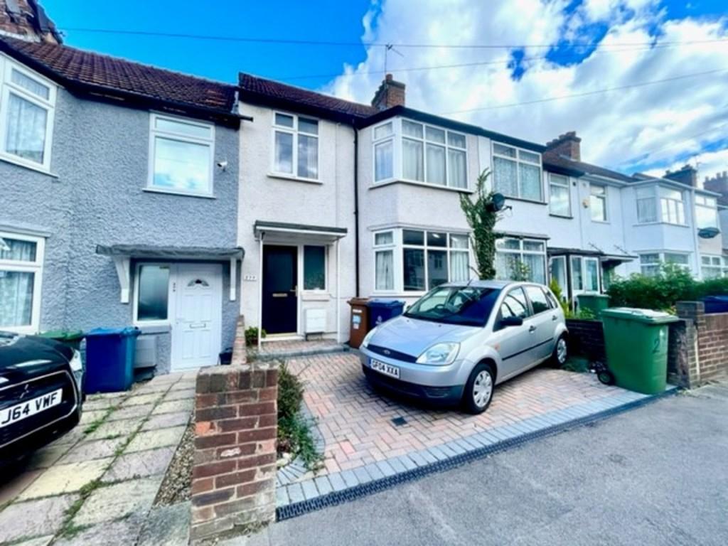 Byron Road, Harrow Weald 3 bed terraced house £525,000