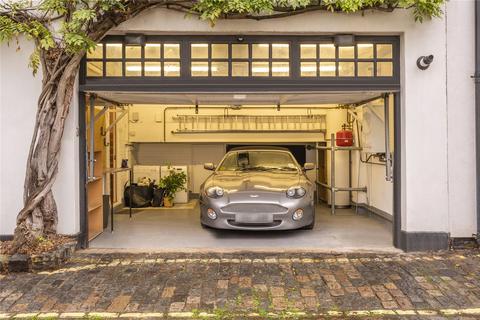 26 Hyde Park Gardens Mews, London, W2 2NX