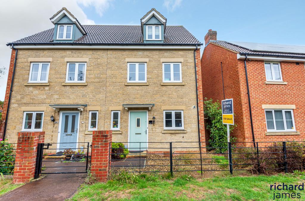 Casterbridge Road, Taw Hill, Swindon, SN25 3 bed semidetached house