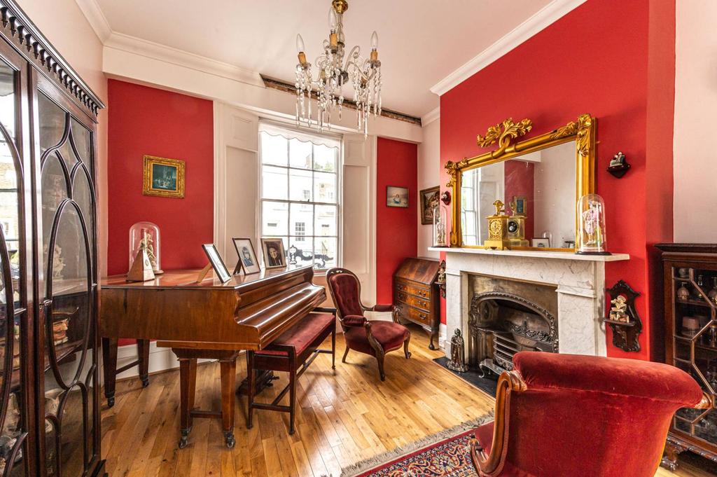 Arlington Avenue, Islington, London, N1 2 bed house £1,550,000