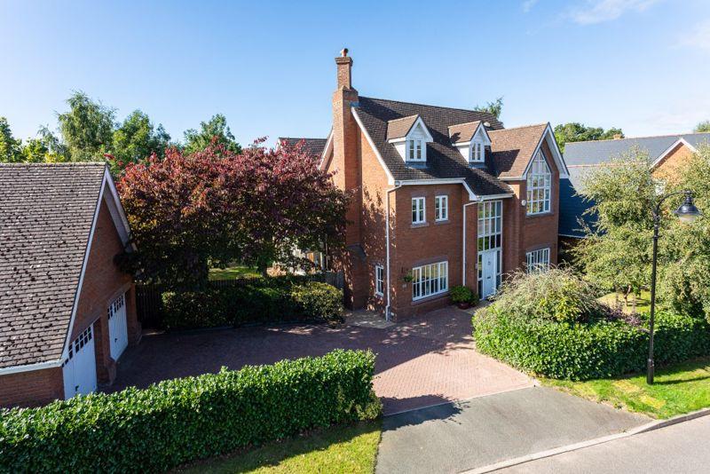 Freshwater Drive, Wychwood Park, Weston 6 bed detached house for sale
