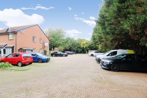 Studio for sale, Mead Avenue, Langley