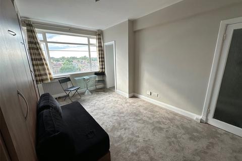 Studio to rent, Du Cane Court, Balham High Road
