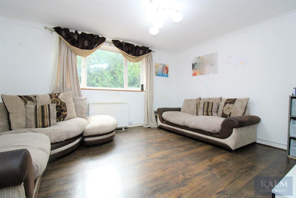 Haygarth, Knebworth SG3 2 bed £1,100 pcm (£254 pw)