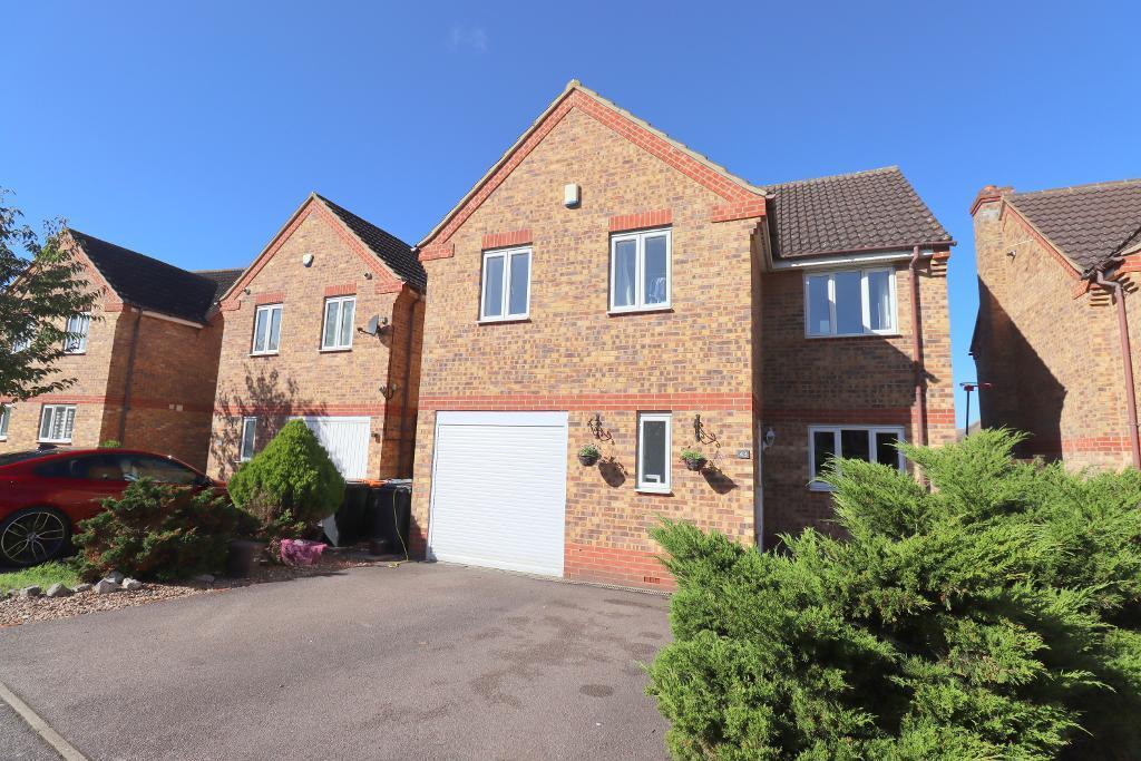 Chiltern Road, Barton Le Clay... 4 bed detached house £450,000