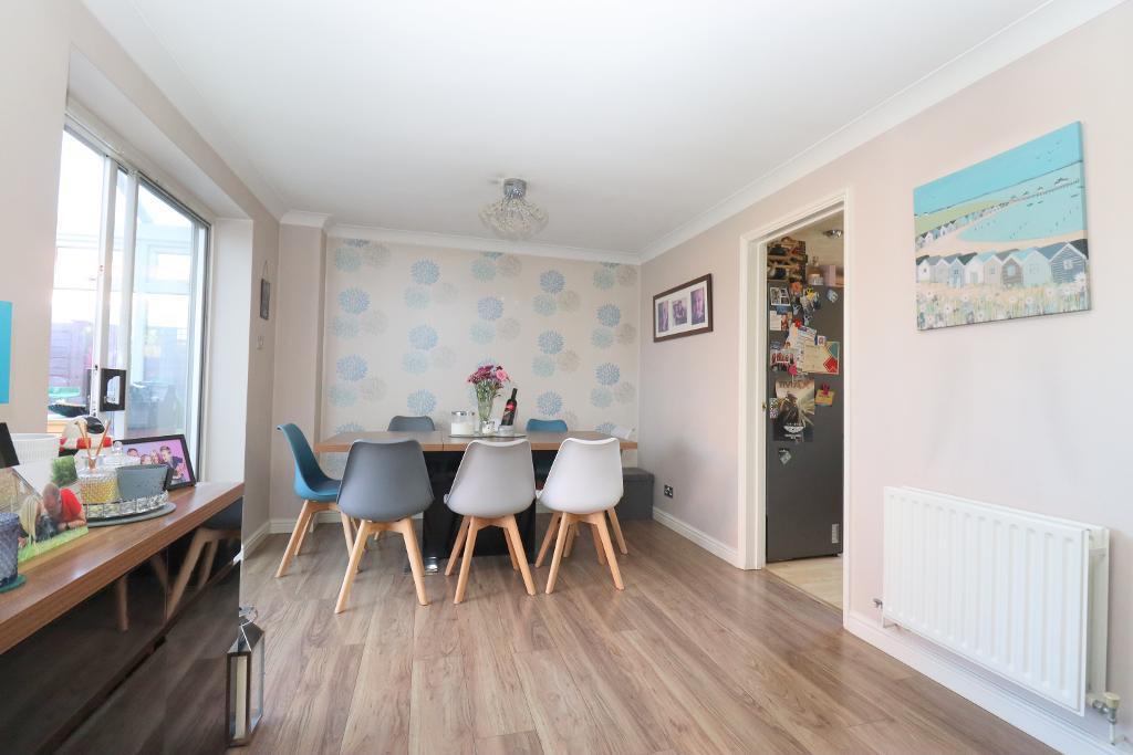 Chiltern Road, Barton Le Clay... 4 bed detached house £450,000