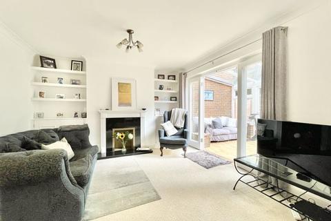 3 bedroom semi-detached house for sale - Common Road, Claygate
