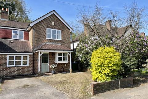3 bedroom semi-detached house for sale, Common Road, Claygate